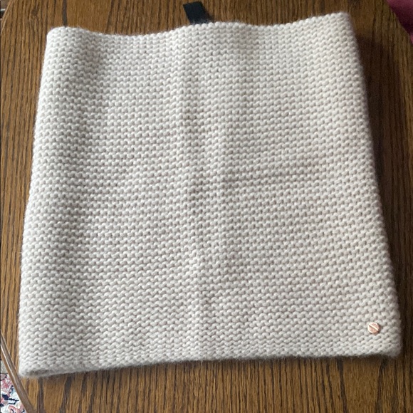 TED BAKER Cozy Beige Knit Scarf/ snood . - Picture 2 of 6